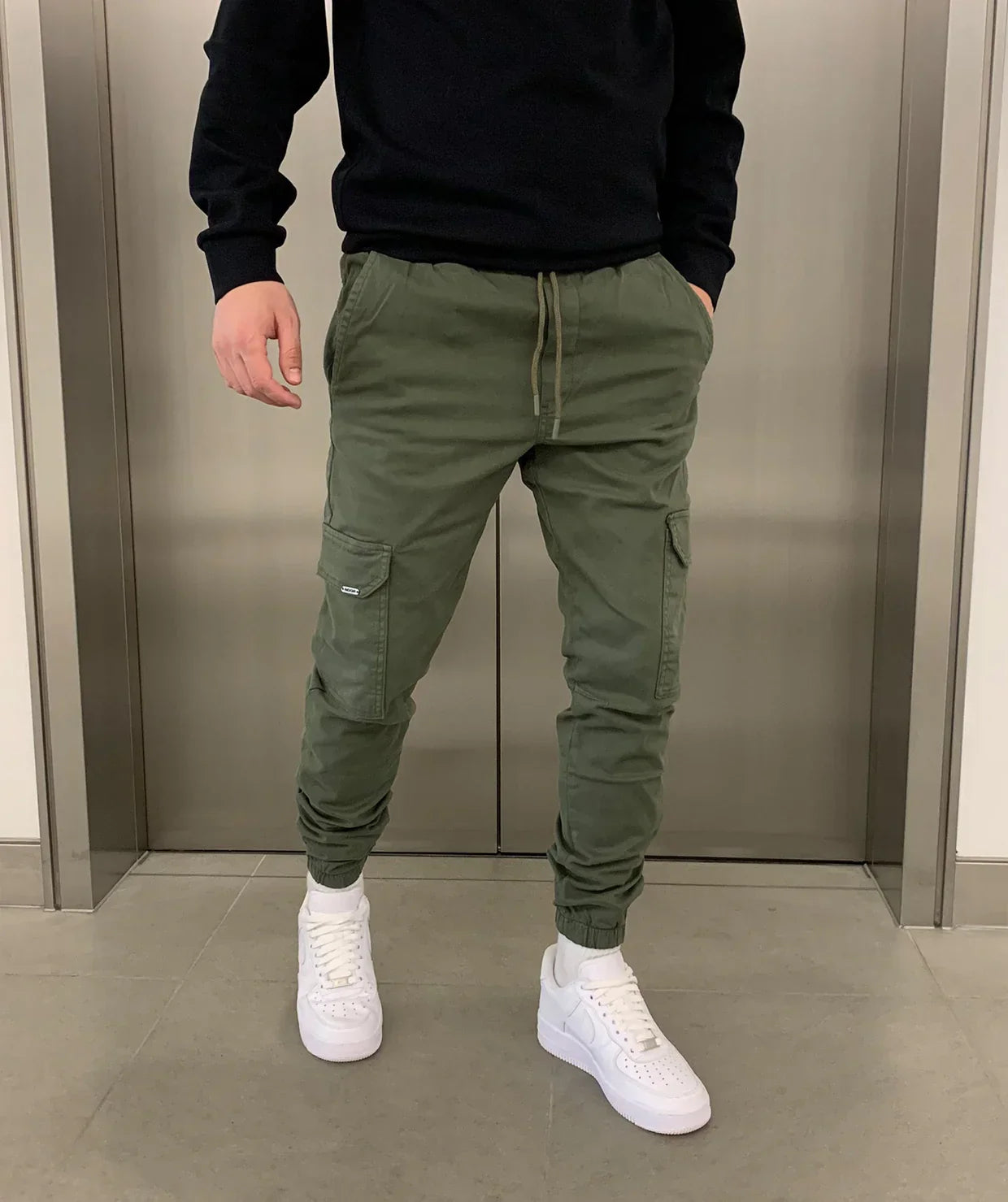 PANTALÓN CARGO DE CORTE JOGGER